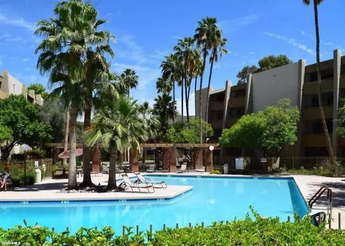 Walk To Old Town. Heated Pool. Hot Tub. Gym. Ferienhaus
