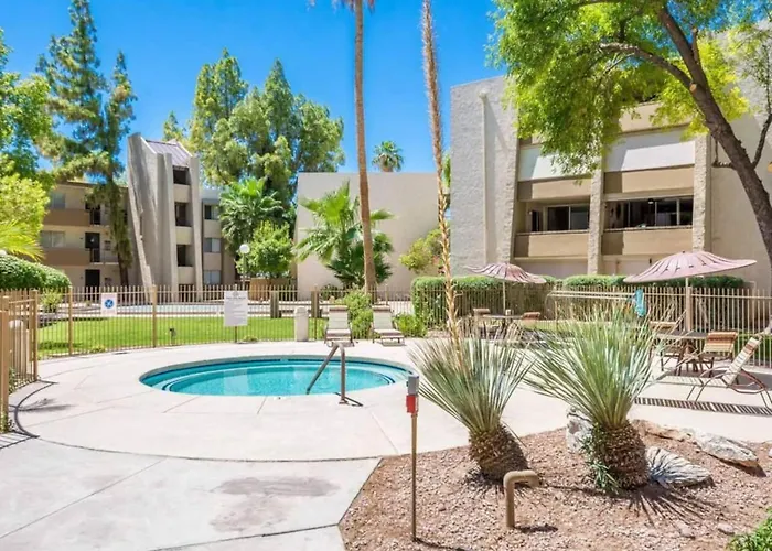 Walk To Old Town. Heated Pool. Hot Tub. Gym. Scottsdale