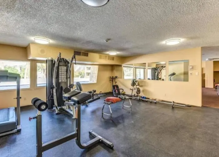 Walk To Old Town. Heated Pool. Hot Tub. Gym. Ferienhaus