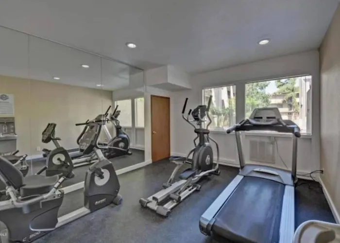 Walk To Old Town. Heated Pool. Hot Tub. Gym. Scottsdale