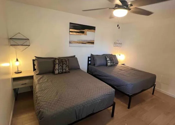 Walk To Old Town. Heated Pool. Hot Tub. Gym. * Scottsdale